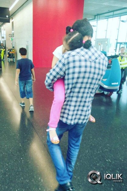 Mahesh-Babu-Family-London-Trip-Photos